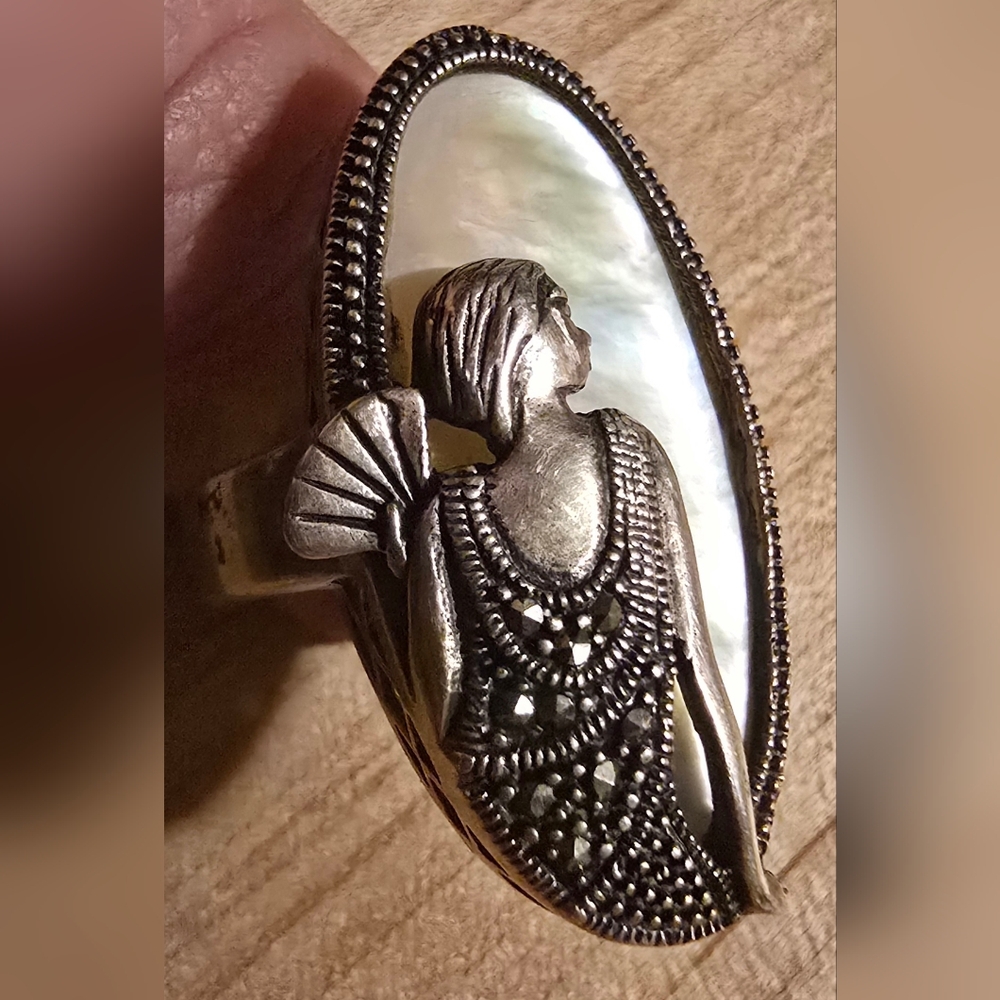 Vintage Art Deco .925 Sterling Silver Woman Cameo Ring with Mother of Pearl 8.5